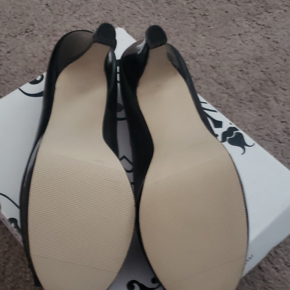 Heels - Picture 3 of 3